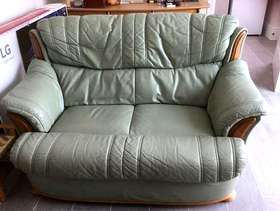 Freecycle Leather 2 seater settee and matching armchair