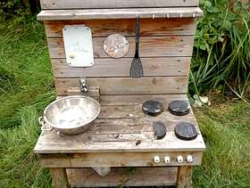 Freecycle Mud kitchen