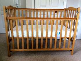 Freecycle Dropside Mamas & Papas Cot with clean Mattress