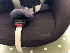 Freecycle Maxi-cosi Pearl car seat and isofix base