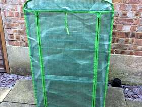 Freecycle Mini greenhouse
