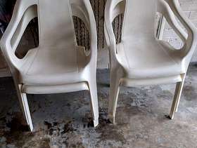 Freecycle 4 plastic chairs