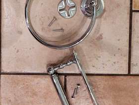 Freecycle Bathroom handtowel rail and toilet roll holder