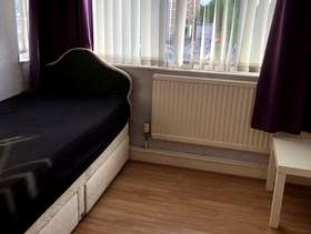 Freecycle Single bed with drawers