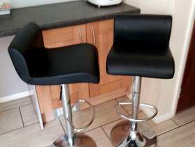 Freecycle 2 kitchen bar stools