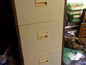 Freecycle Metal 4 drawer Filing Cabinet with 2 keys - Collect ...