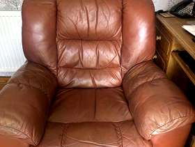 Freecycle Leather electric recliner chair