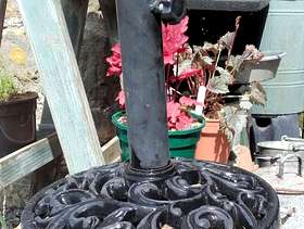 Freecycle Cast iron parasol stand