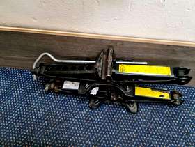 Freecycle 2 x Car jacks
