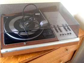 Freecycle 1974 ITT C141R BSR record player plus 2 speakers