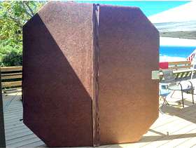 Freecycle Indoor hot tub, hard cover.
