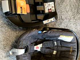 Freecycle Baby car seat with isofix base