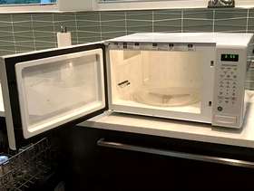 Freecycle GE Countertop Microwave