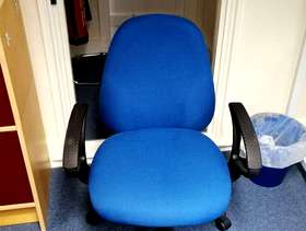 Freecycle 4 Blue office chairs available