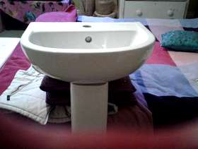Freecycle Washbasin +pedestal