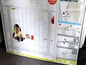 Freecycle Stairgate, free to collect from Byfleet