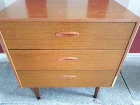 Freecycle 2 sets of drawers