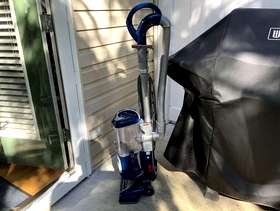 Freecycle Shark Vacuum Cleaner