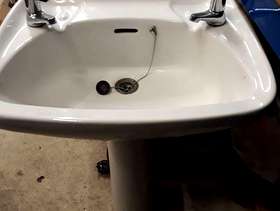 Freecycle Pedestal wash basin