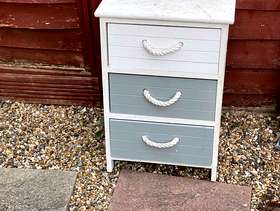 Freecycle Small 3 drawer chest ( Bedside cab )