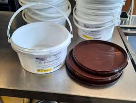 Freecycle 3kg plastic tubs with lids