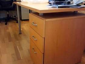 Freecycle Desk with draws