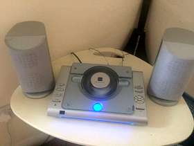 Freecycle Bush CD player / radio