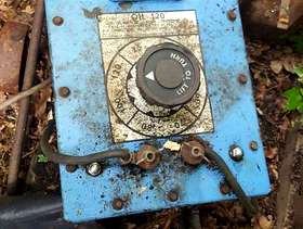 Freecycle Oil 120 electric arc welding machine with trolley