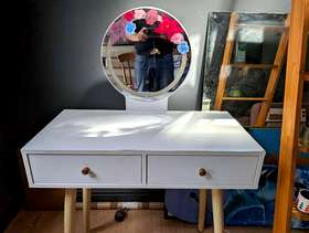 Freecycle Makeup Table