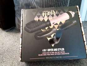 Freecycle Carmen noir dryer/styler set