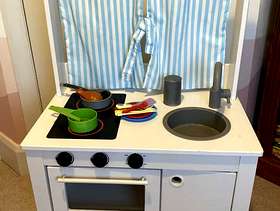 Freecycle Ikea spisig play kitchen, café, theatre, puppet show?