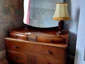 Freecycle Mirrored dressing table