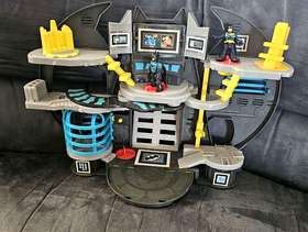 Freecycle Batman house and figures