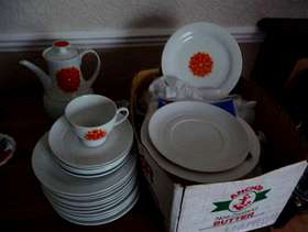 Freecycle Crockery set with cups & saucers etc