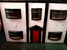 Freecycle Old dolls house