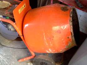 Freecycle Belle mini 140 electric cement mixer