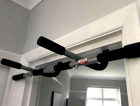 Freecycle Over door pull up bar