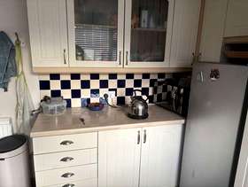 Freecycle Kitchen units , surfaces and sink