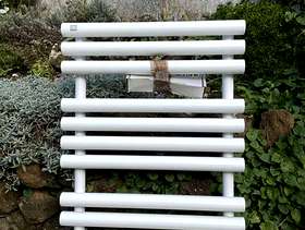 Freecycle Free radiator with fixings