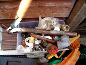 Freecycle Small plastic box of short copper 15 mm pipe , ...