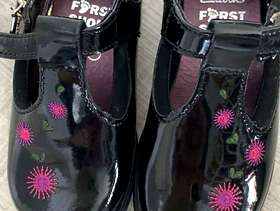 Freecycle Little girls black patent leather shoes