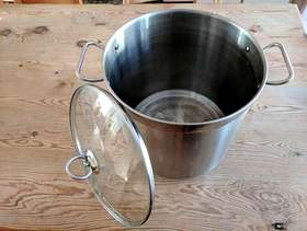 Freecycle Large stock pot