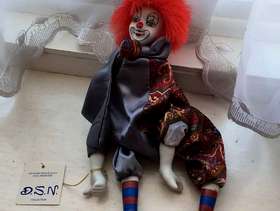 Freecycle CLOWN with PORCELAIN FACE, HANDS AND FEET, SOFT BODY