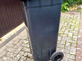 Freecycle 140litre Black Wheelie Bin
