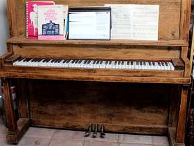 Freecycle Free Piano- Nice Sound