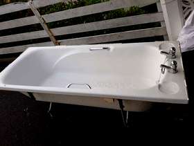 Freecycle Bath tub