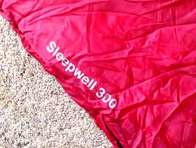 Freecycle "Yellowstone" sleep well 300 red sleeping bag.