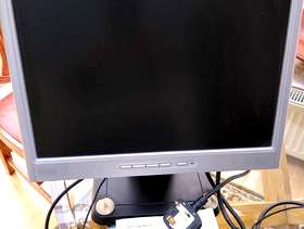 Freecycle Computer monitor with integral speakers, and keyboard