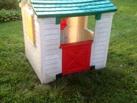 Freecycle Outdoor play house