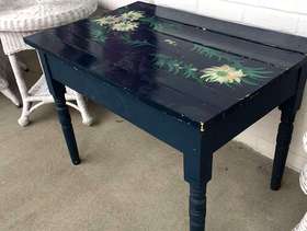Freecycle Unique occasional table